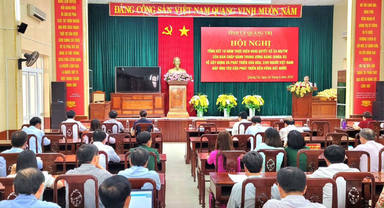 Hội nghị c&oacute; sự tham dự của l&atilde;nh đạo tỉnh, c&aacute;c cơ quan ban ng&agrave;nh, c&aacute;c địa phương, c&aacute;c tập thể v&agrave; c&aacute; nh&acirc;n ti&ecirc;u biểu